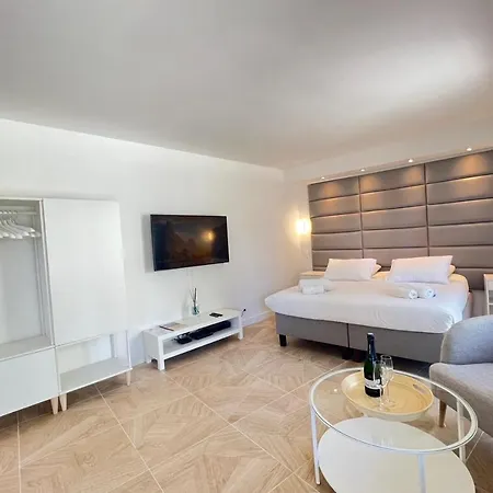 Studio Forville 2mn Du Port Apartment *